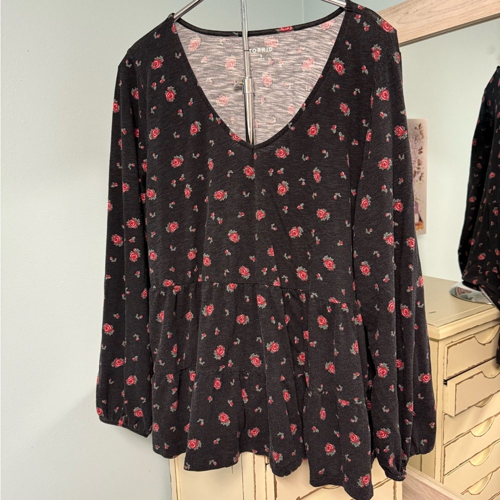 Torrid Black Floral Peplum Top Red Roses V-Neck Long Sleeve Size 3